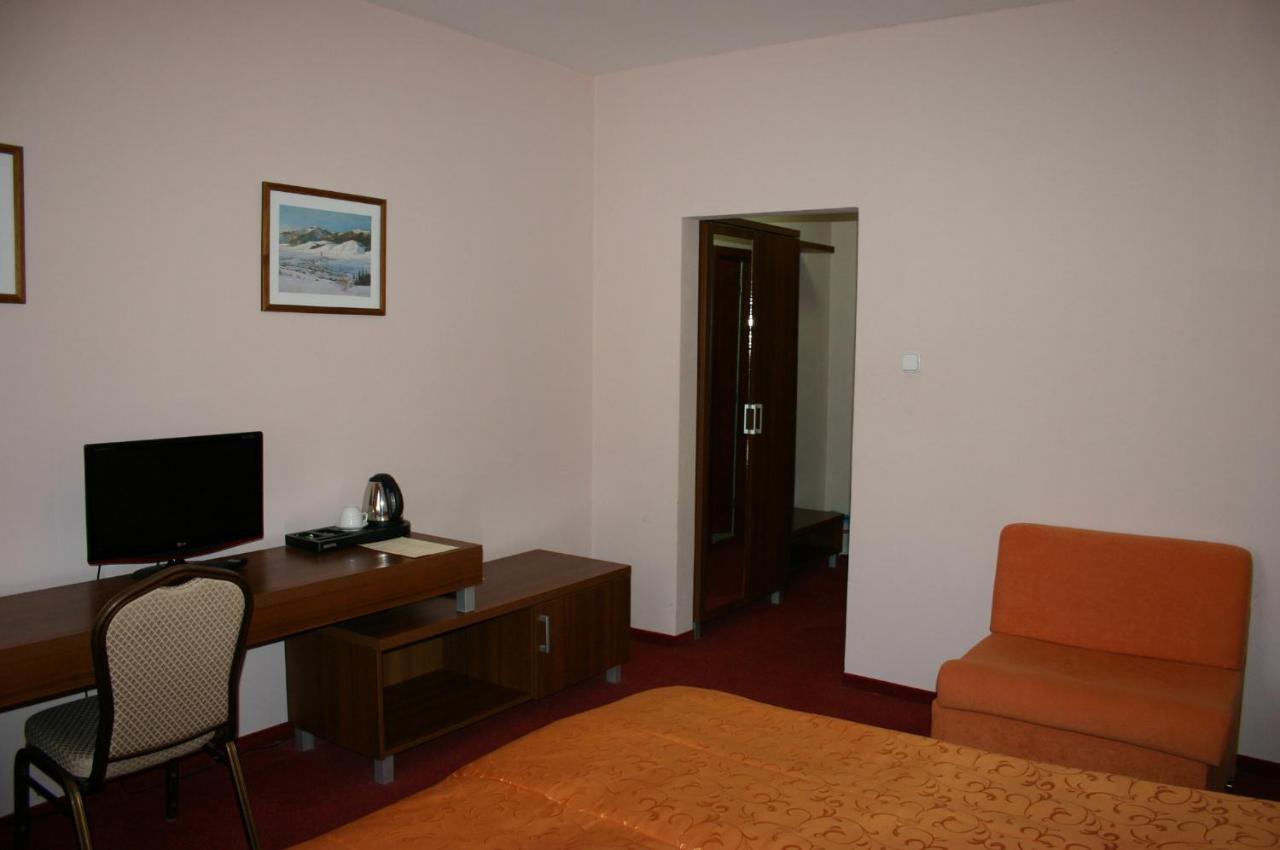 Hotel Jelen Hlohovec Habitación foto